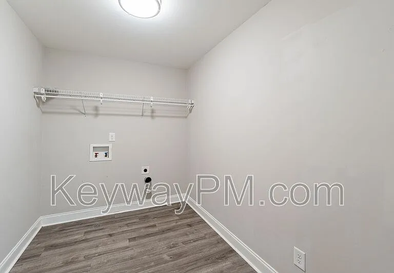 336 Amersham Way — Photo 21