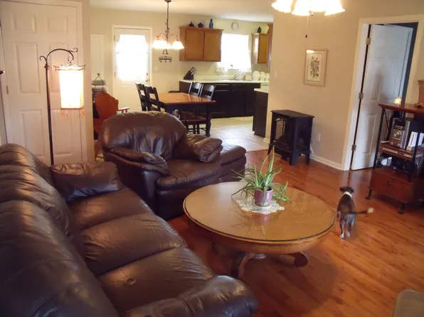 118 Nails Ck Dr, Dickson, TN 37055