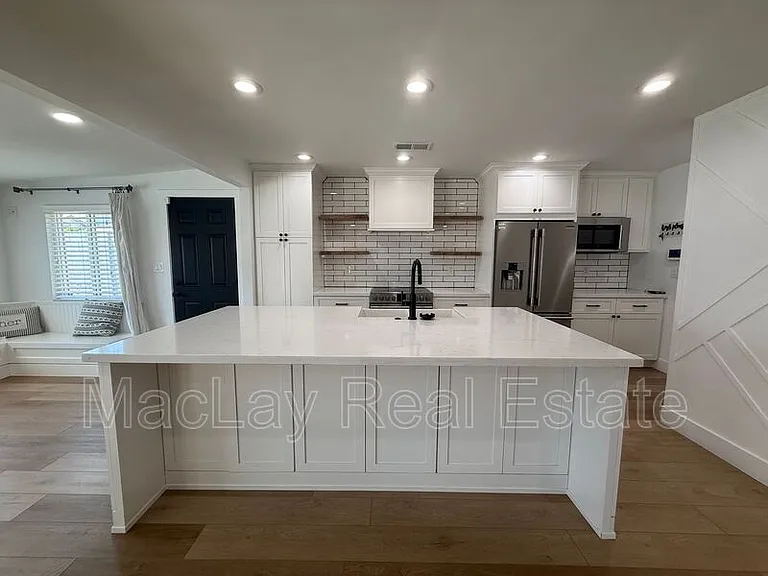 1363 W Los Lagos Vista Ave — Photo 3