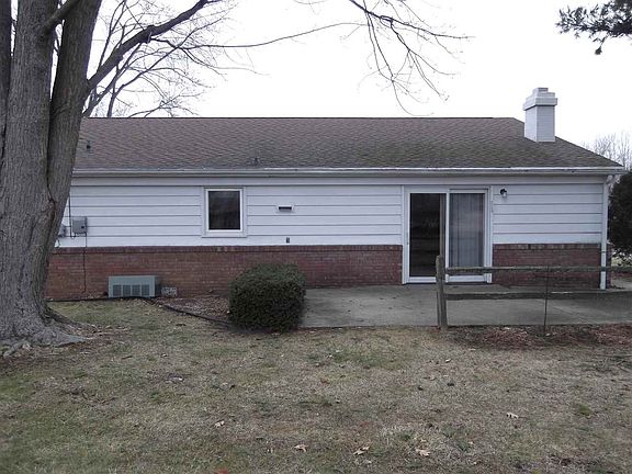 3rd image of 1025 Cambridge Dr