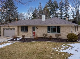 952 17th Ave, Grafton, WI 53024
