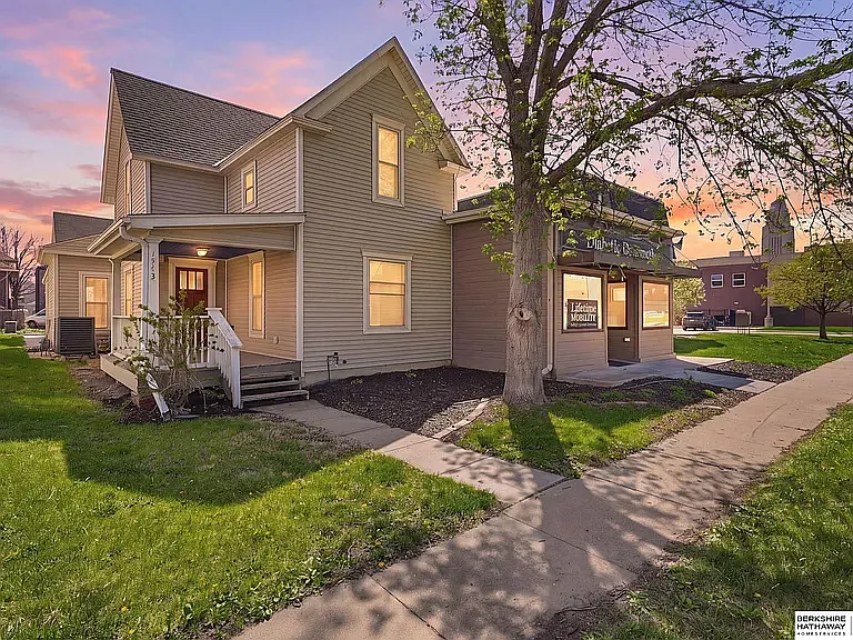 3 bed, 1300 sqft, $1,950 — Photo 1