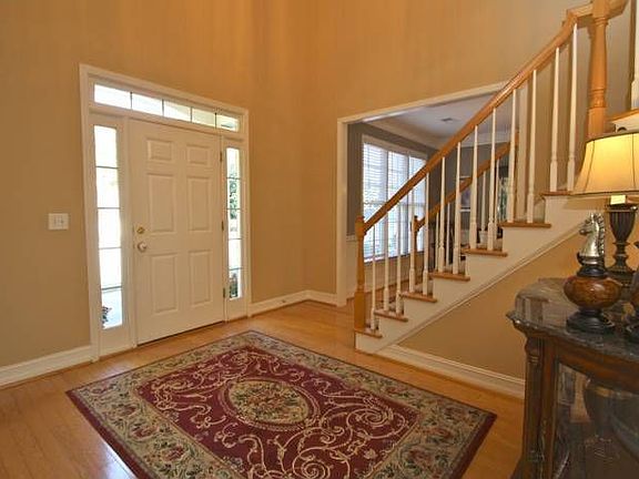 2-Story Hardwood Foyer