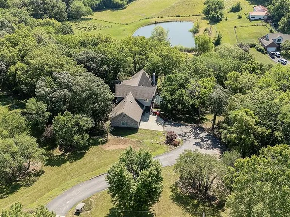 2323 S Crenshaw Rd, Independence, MO 64057