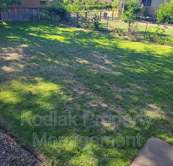 4099 S Madison Ave — Photo 33