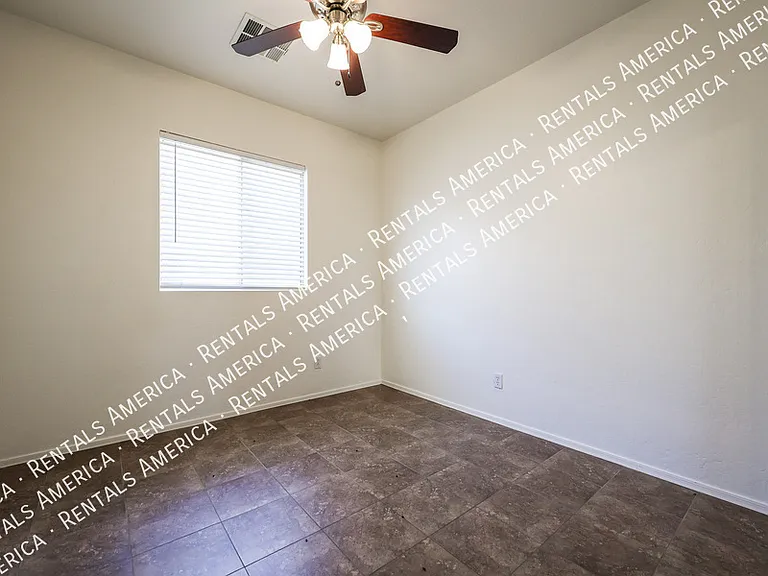 747 N Port Dr — Photo 18