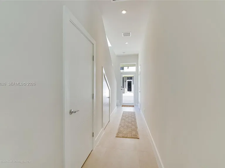 7701 SW 95th Ter #1 — Photo 10