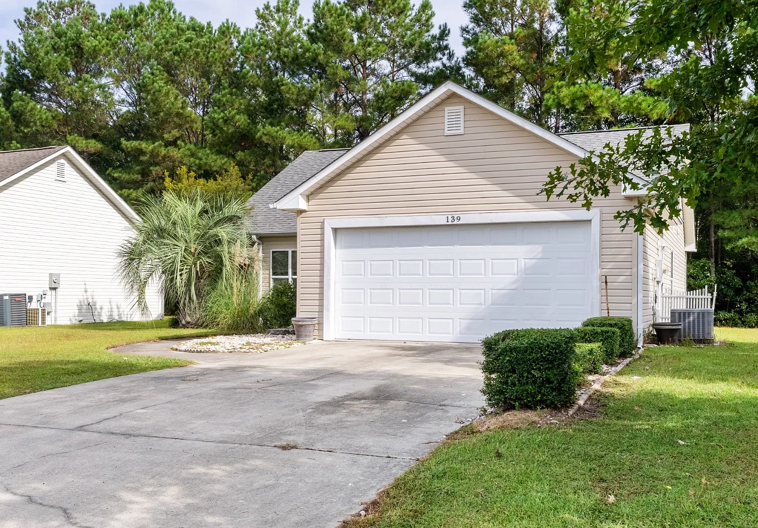 3 bed, 2.0 bath, 1188 sqft, $1,995 — Photo 2