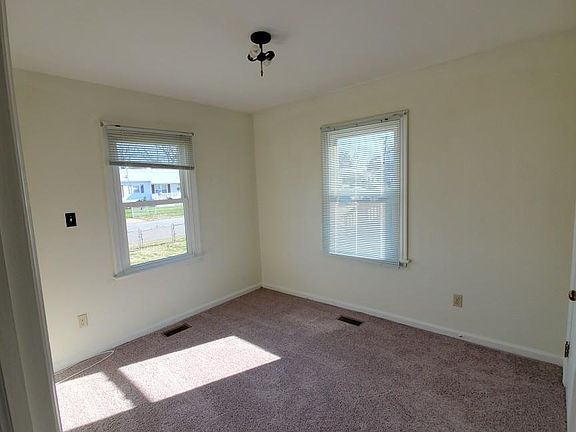 4th image of 6 Aspenwood Dr