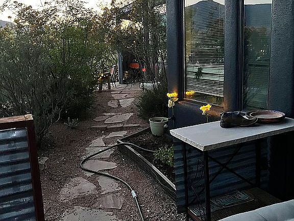5th image of 700 S Hillcrest Dr