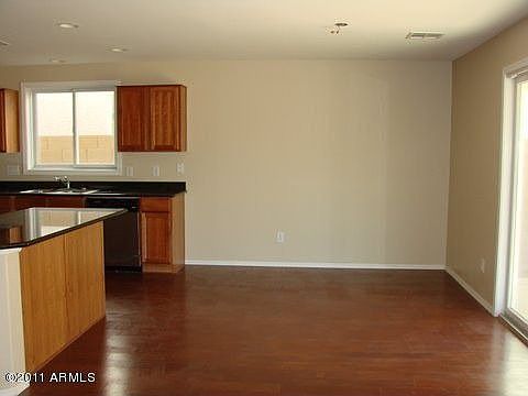 2nd image of 2303 E La Salle St