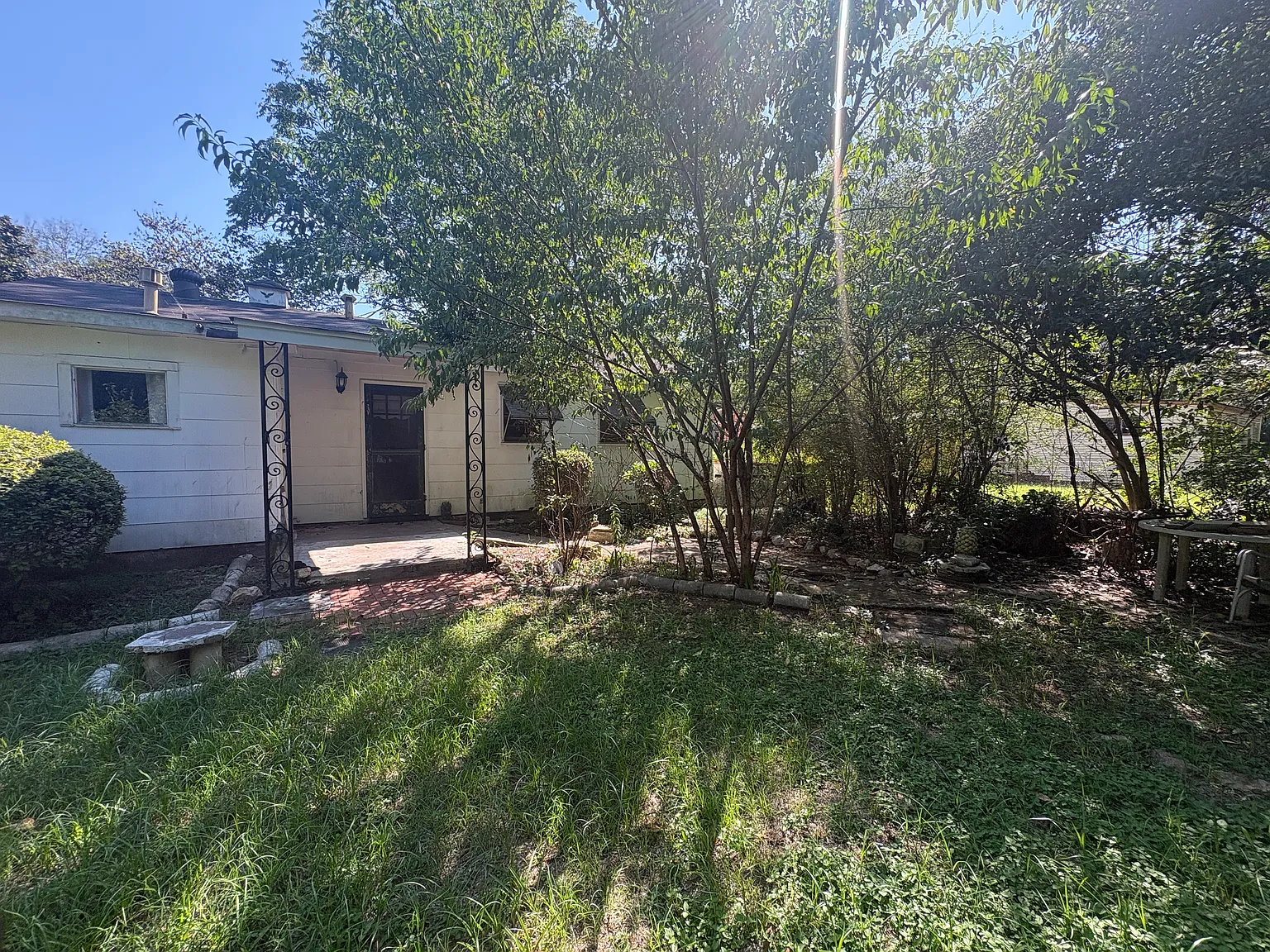 227 E Vandiver Blvd — Photo 2