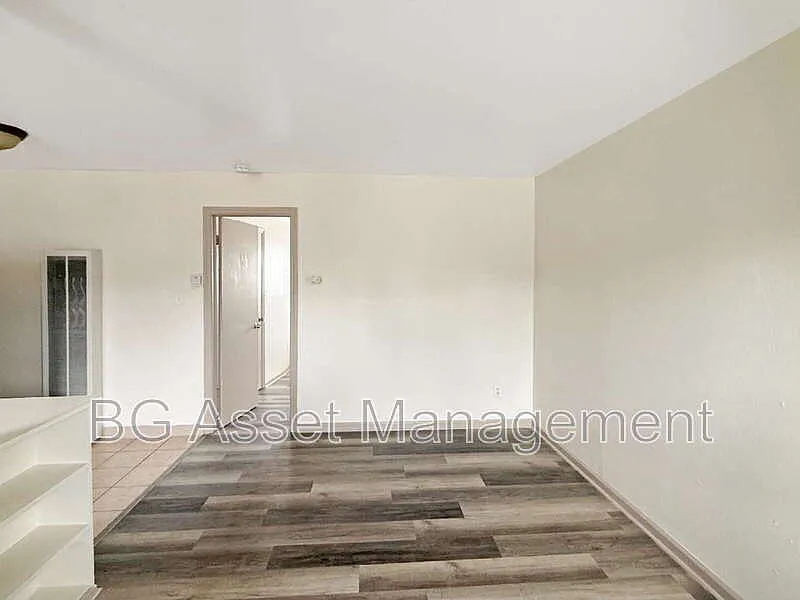 714 Darina Ave — Photo 2