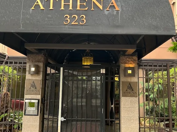 323 Queen Anne Ave N, Seattle, WA