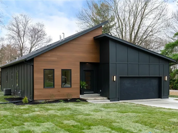 1484 Howell Rd, Dayton, OH 45434