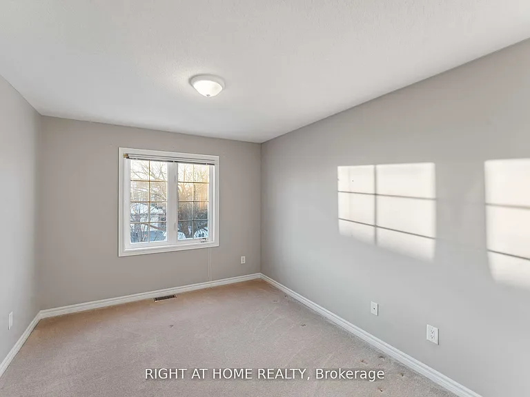 130 Tandalee Cres — Photo 19
