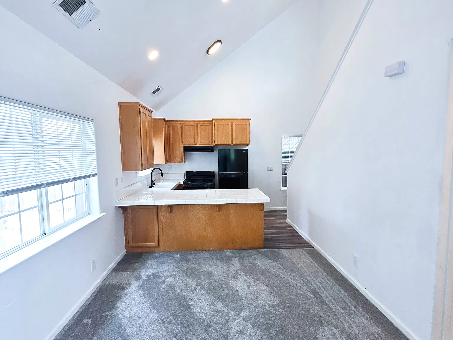 2 bed, 800 sqft, $3,150 — Photo 3