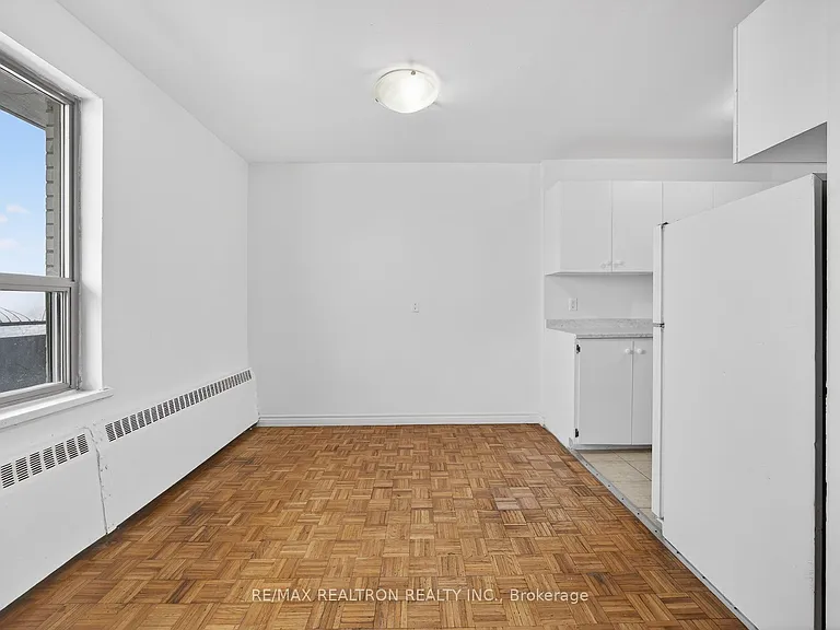 275 Wentworth St W #217 — Photo 7