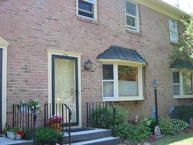 Easy living brick condo!