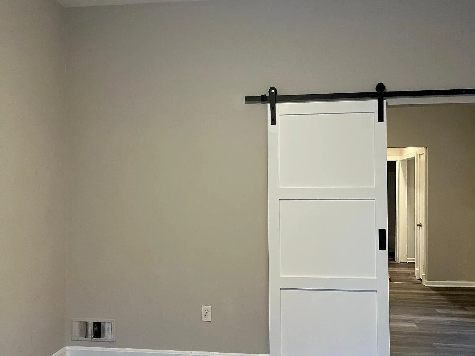 2149 W Clifton Ave — Photo 4