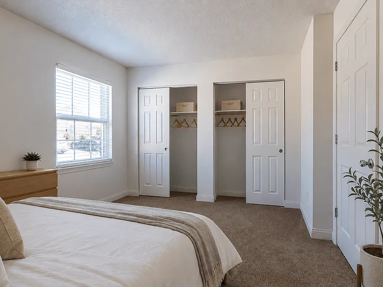 Hamilton Square Apartments — Photo 14