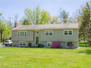 21 Peck Ln, Hamden, CT 06518