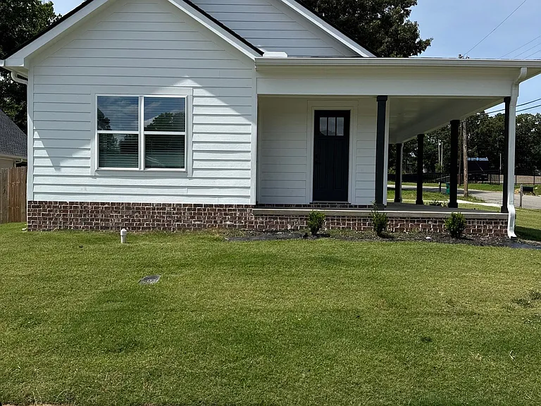 135 Edgewood Ave — Photo 1