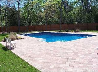 15 Old Country Rd, East Quogue, NY 11942