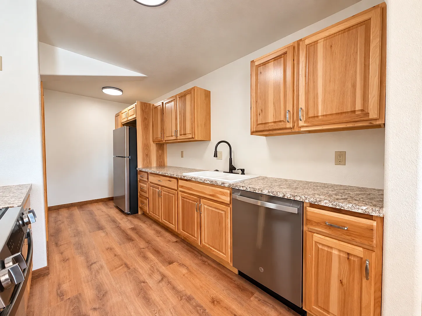 2 bed, 1800 sqft, $3,500 — Photo 4