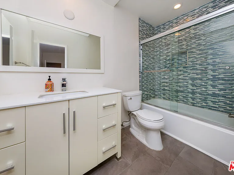 5848 Hazeltine Ave #10 — Photo 8
