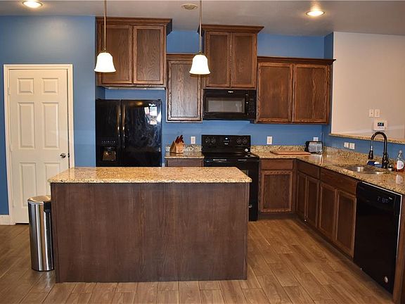 2nd image of 4904 Henry St