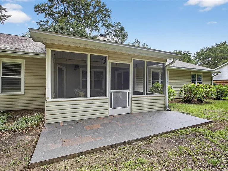 3520 Clifden Dr — Photo 61