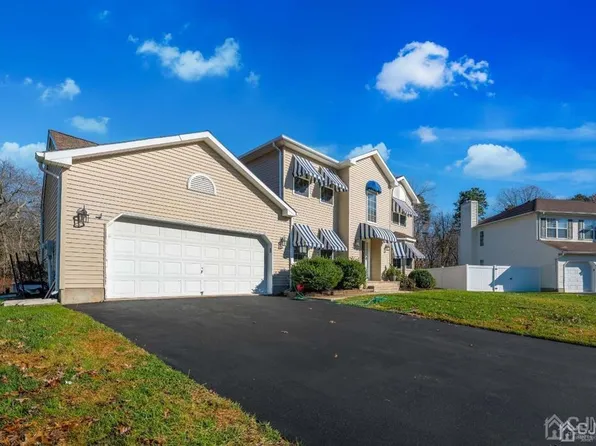 46 Diamond Ln, Howell, NJ 07731