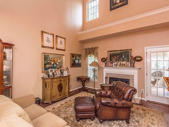 2nd image of 109 Thousand Oaks Ct