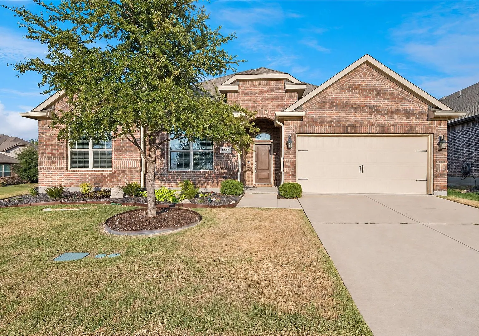 Charming Single Story Home in Buffalo Ridge — Photo 1