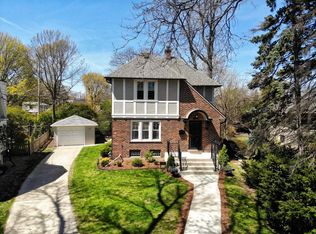 5489 N Danbury Rd, Whitefish Bay, WI 53217