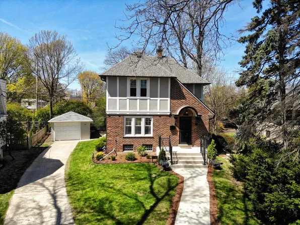 5489 North Danbury ROAD, Whitefish Bay, WI 53217