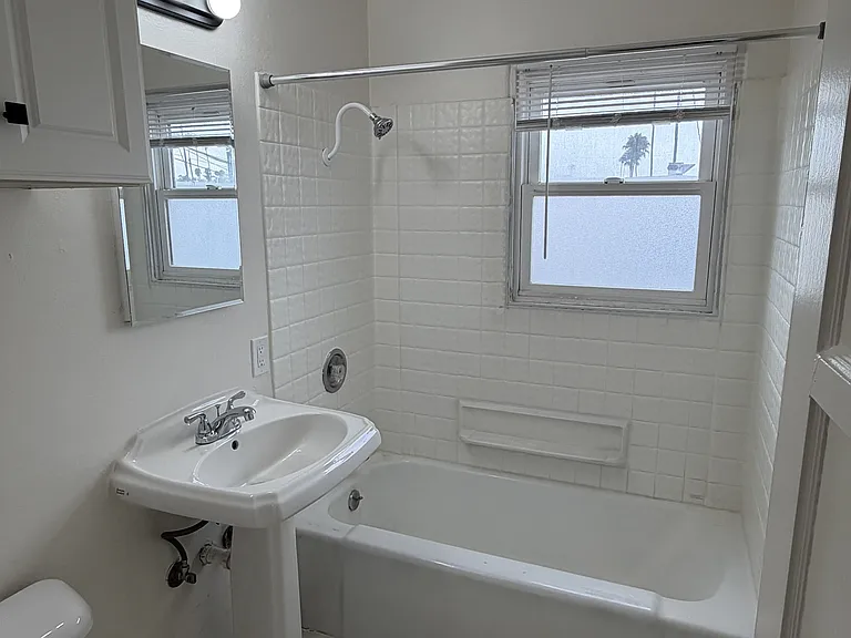 4870 Niagara Ave — Photo 6