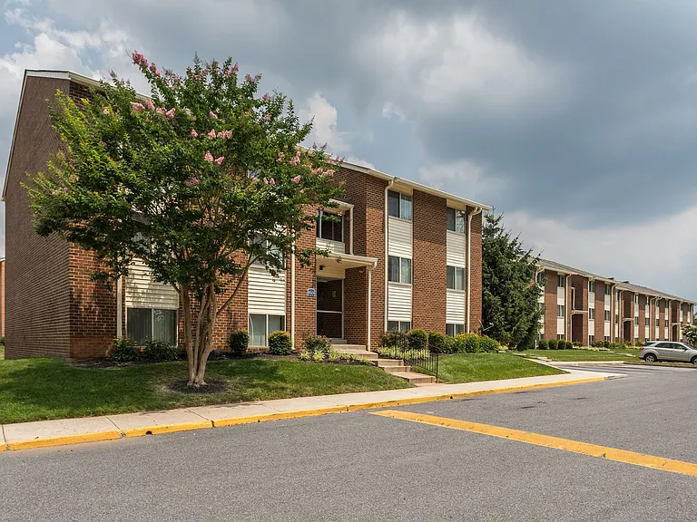 Rolling Park Apartments — Photo 16