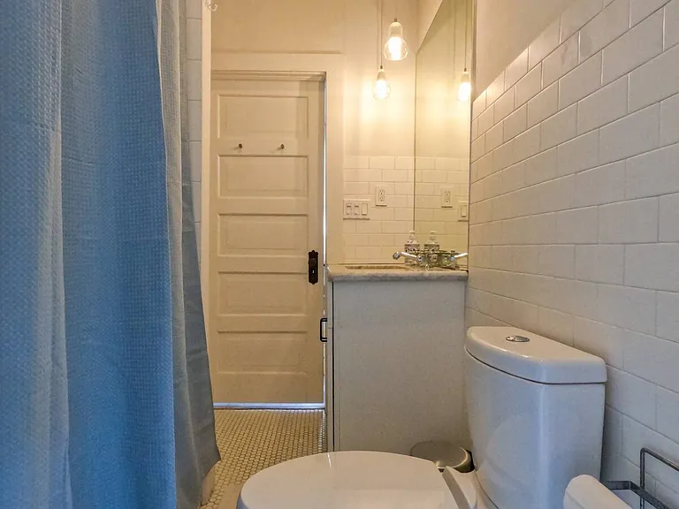 2121 Marengo St #4 — Photo 11