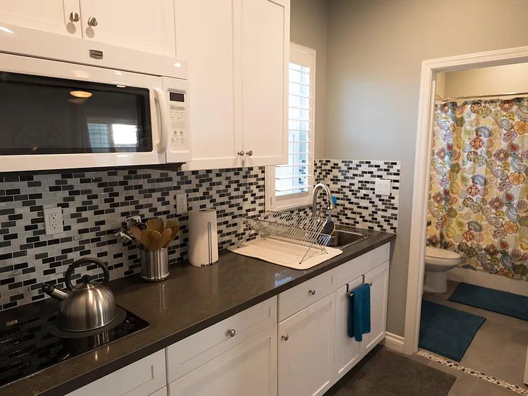 3400 N Oxnard Blvd — Photo 6