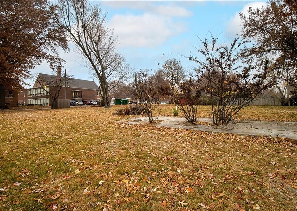 2nd image of W 71st Ter