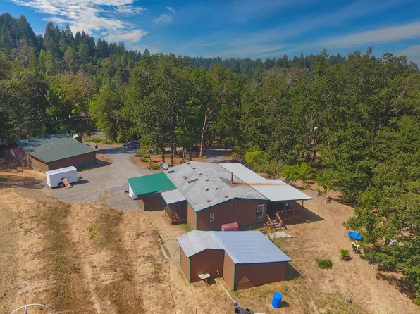 939 Greenview Rd, Cave Junction, OR 97523