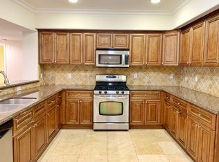 10921 Whipple St #203, North Hollywood, CA 91602