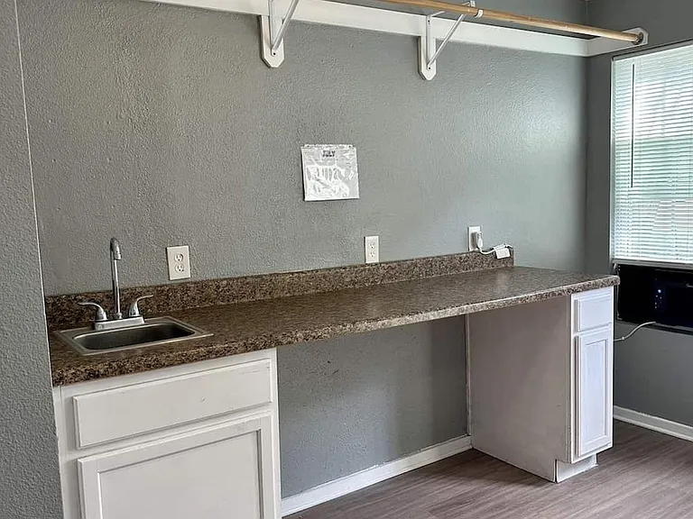 Fairway Square Apartments — Photo 15