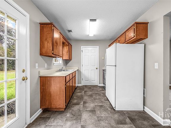 4th image of 115 High Pointe Drive