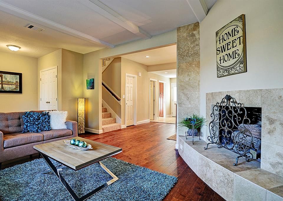 2nd image of 1402 Walnut Bend Ln #1-24