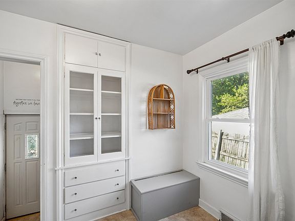 5th image of 2522 38th St