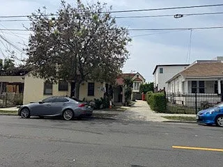 323 1/4 S Avenue 20 — Photo 1