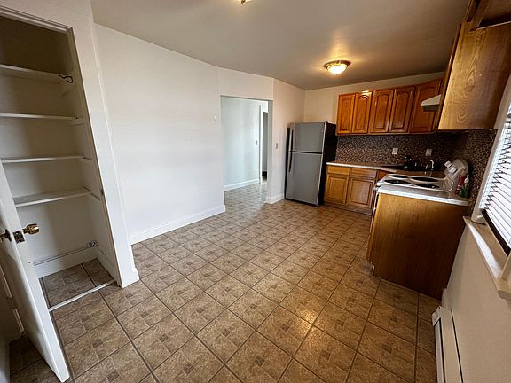 3rd image of 262 Bayville Ave Floor 2